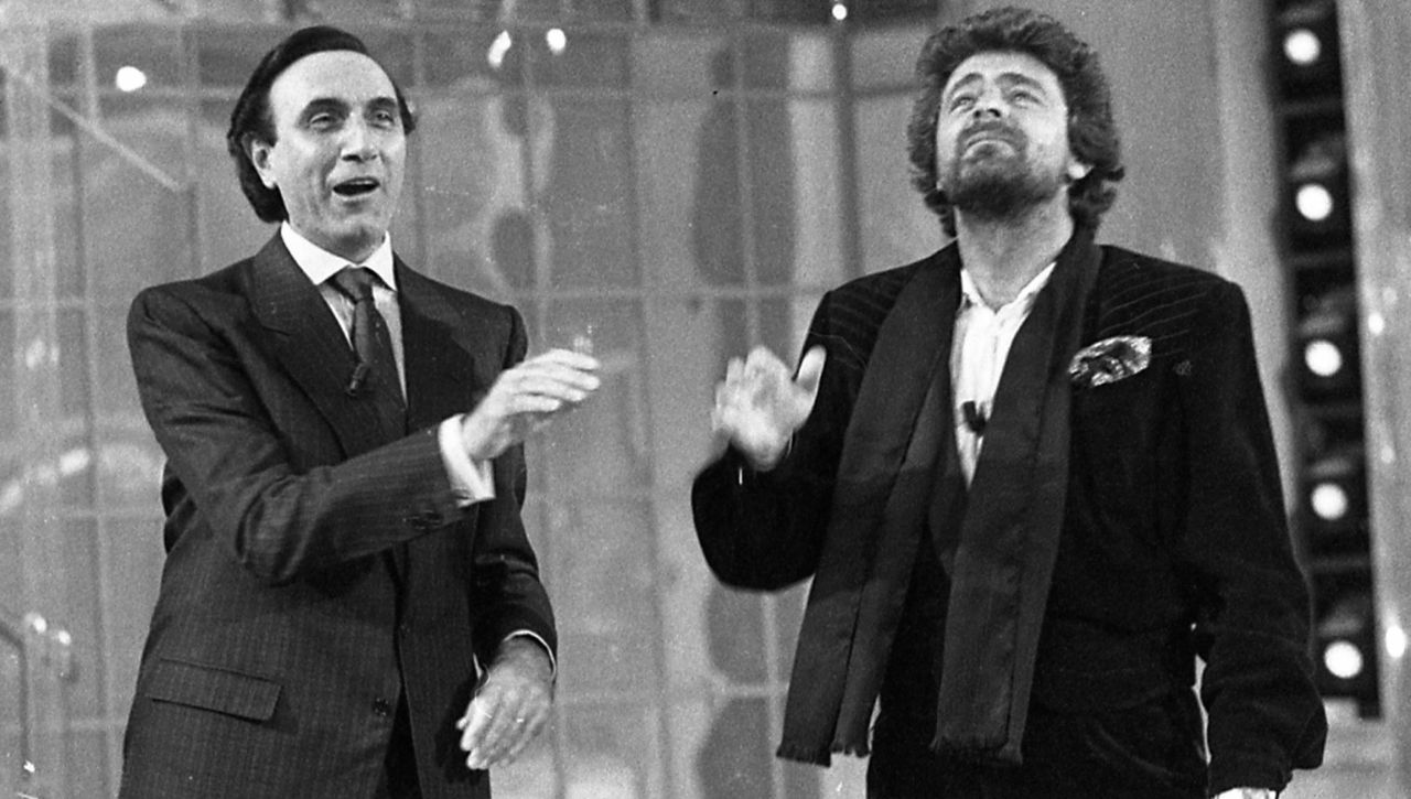 Trascrizione del monologo di Beppe Grillo a Fantastico 7 a proposito del viaggio di Craxi in Cina