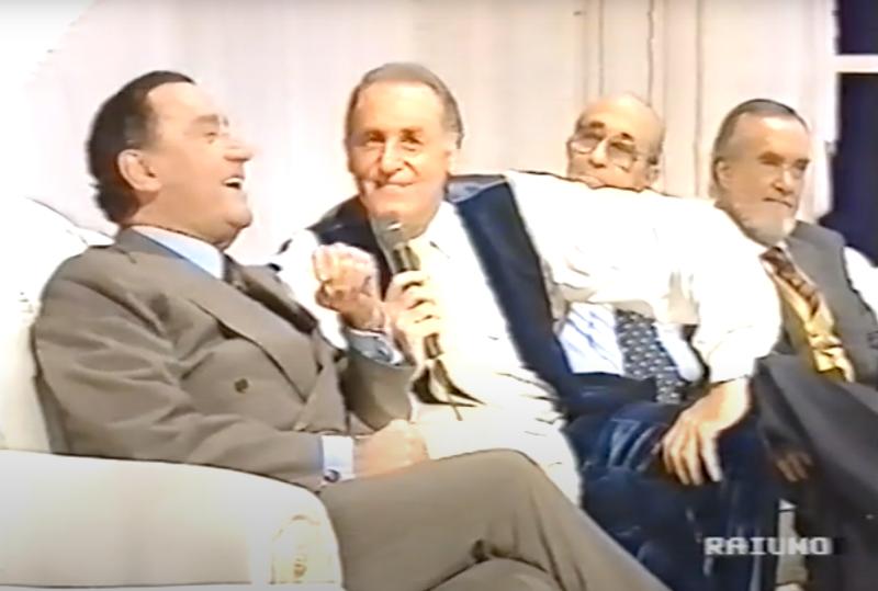Alberto Sordi intervistato da Renzo Arbore durante il programma "Caro Totò"